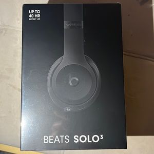 Beats Solo 3 Brand New (with plastic attached never opened)